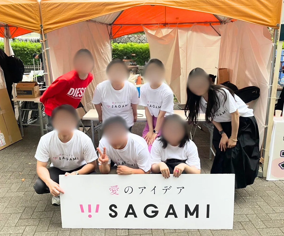 ブースに立った社員（日曜日）